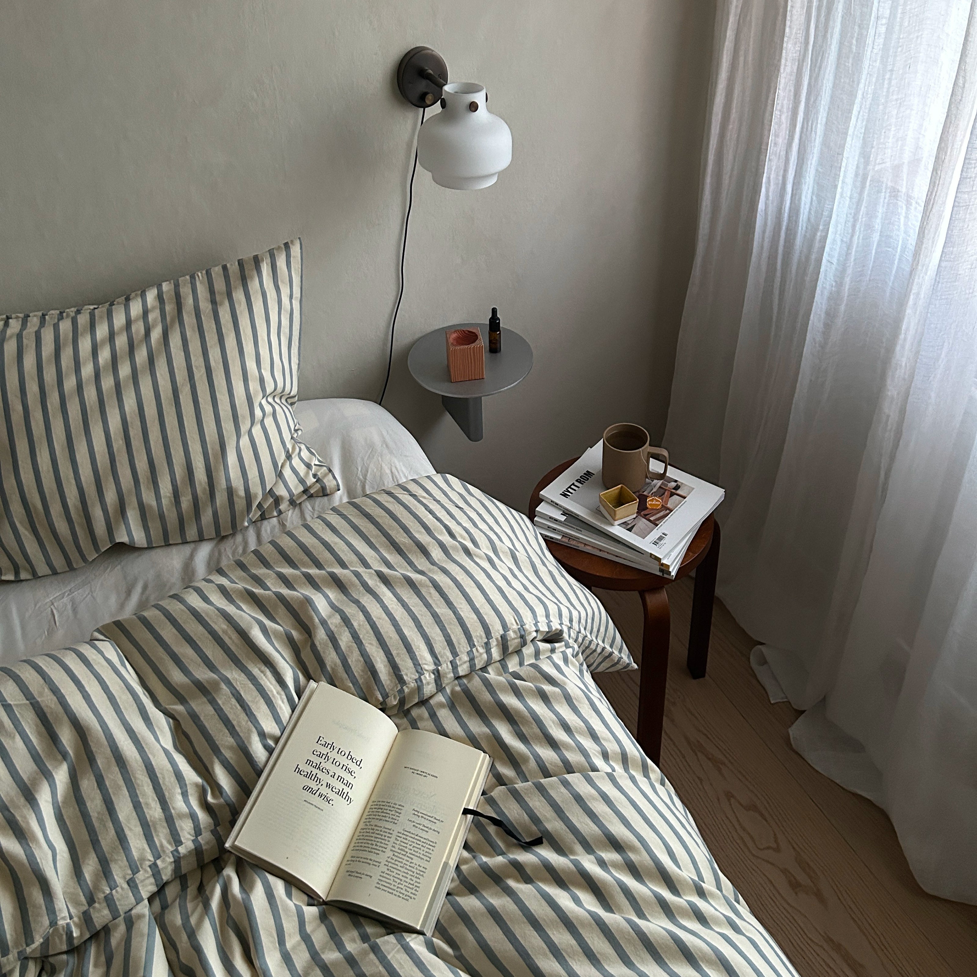 Perlemor/Midnattsblå Sengesett i matt sateng